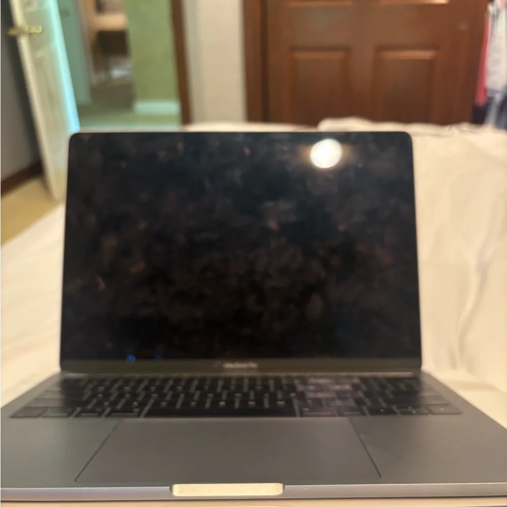 Apple macbook used
